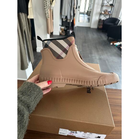 NIB Burberry Rubber Boot EU Size 41 US Size 11 - Picture 5 of 13